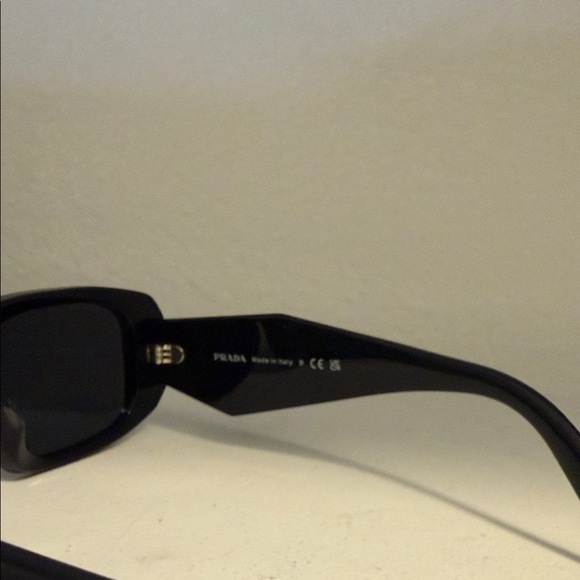 Prada Elegant Black Sunglasses - Picture 3 of 4